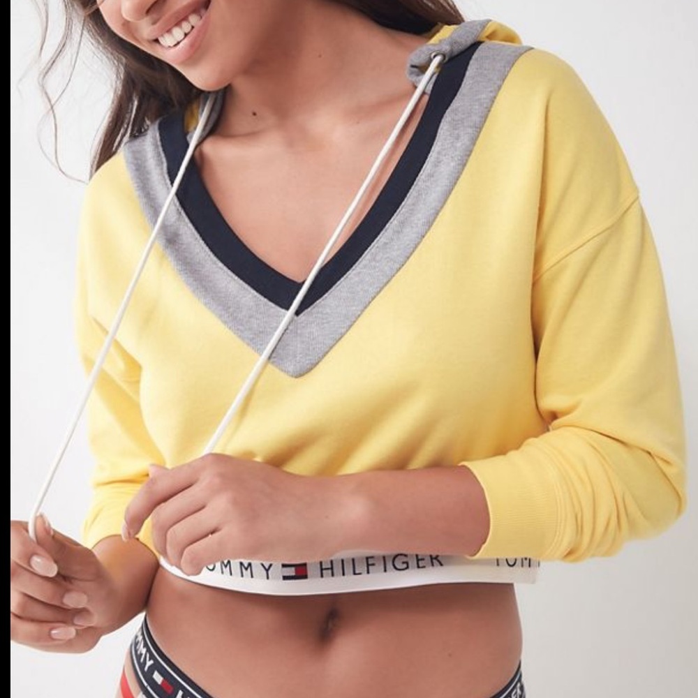 Yellow cropped tommy long sleeve top